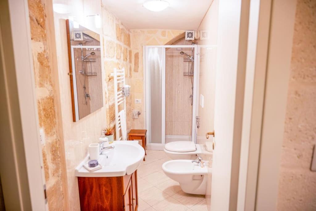 Borgo Antico-Centro Storico Casa Ventosa Apartment Ориа Екстериор снимка